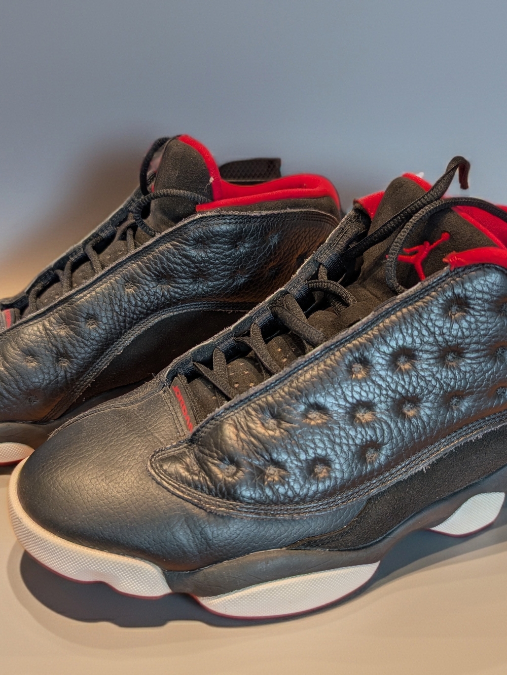 Jordan Men's Black and Red Retro Basketball Sneakers